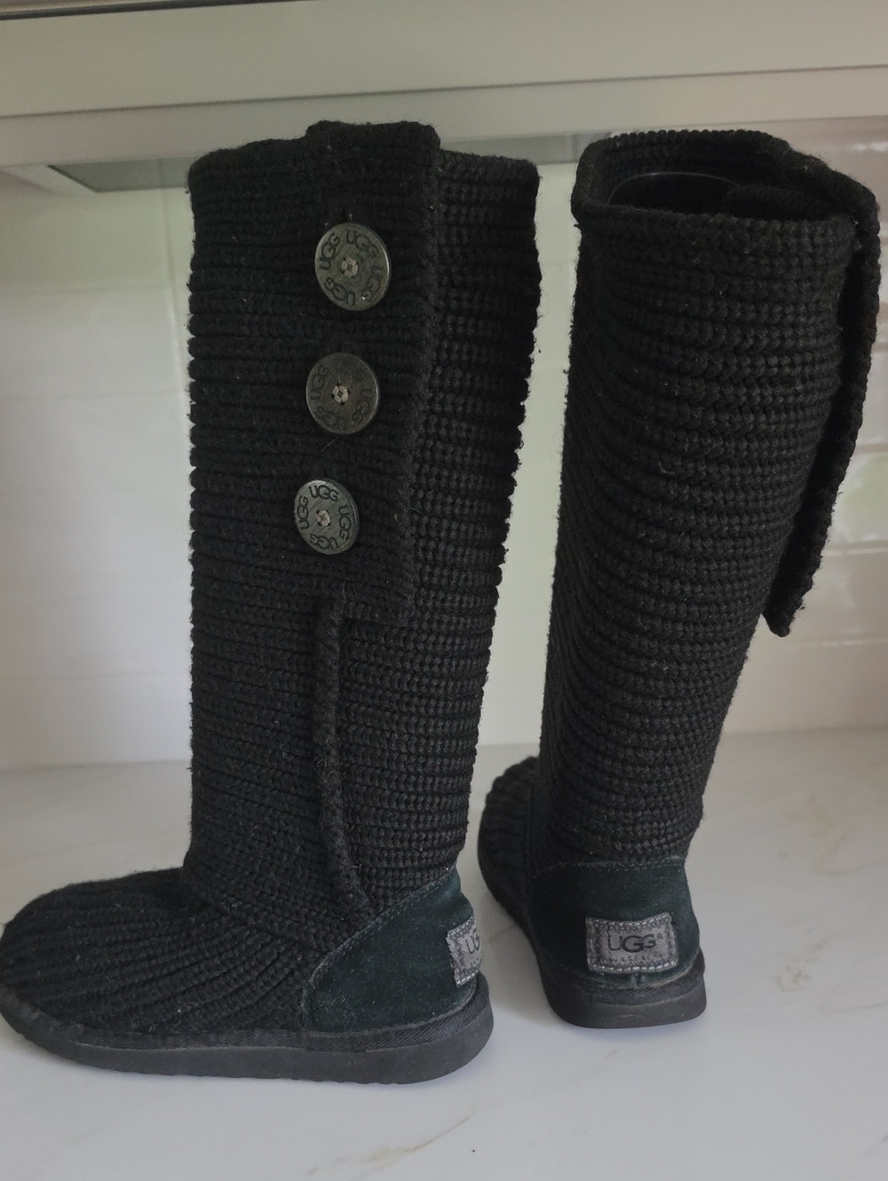 UGG Australia Black 3-Button Knit Cardy Boots - Size 6